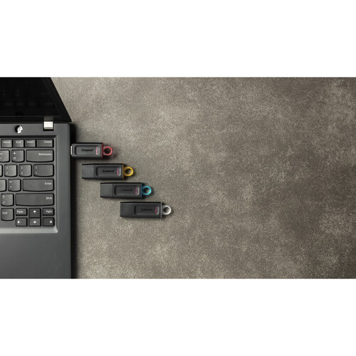 Kingston 32GB DataTraveler Exodia Flash Drive